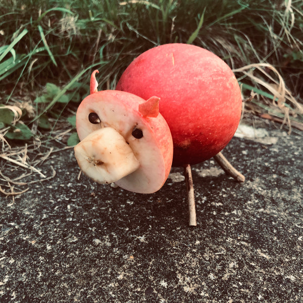 a pig made of apples - Autumn craft activities for children